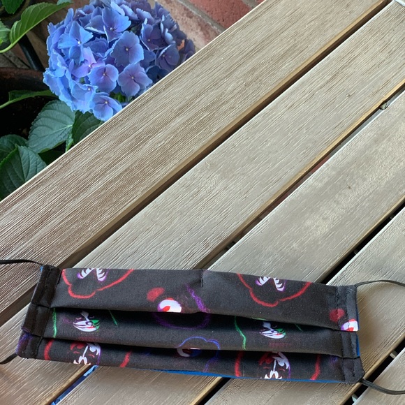 Kiss Face Mask with filter pocket & 3 free filters - Picture 4 of 9